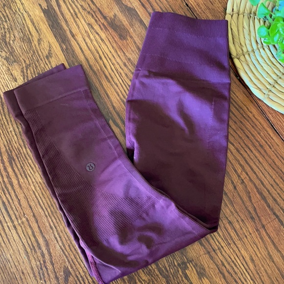 Lululemon Ebb to Flow Crop - Picture 2 of 4